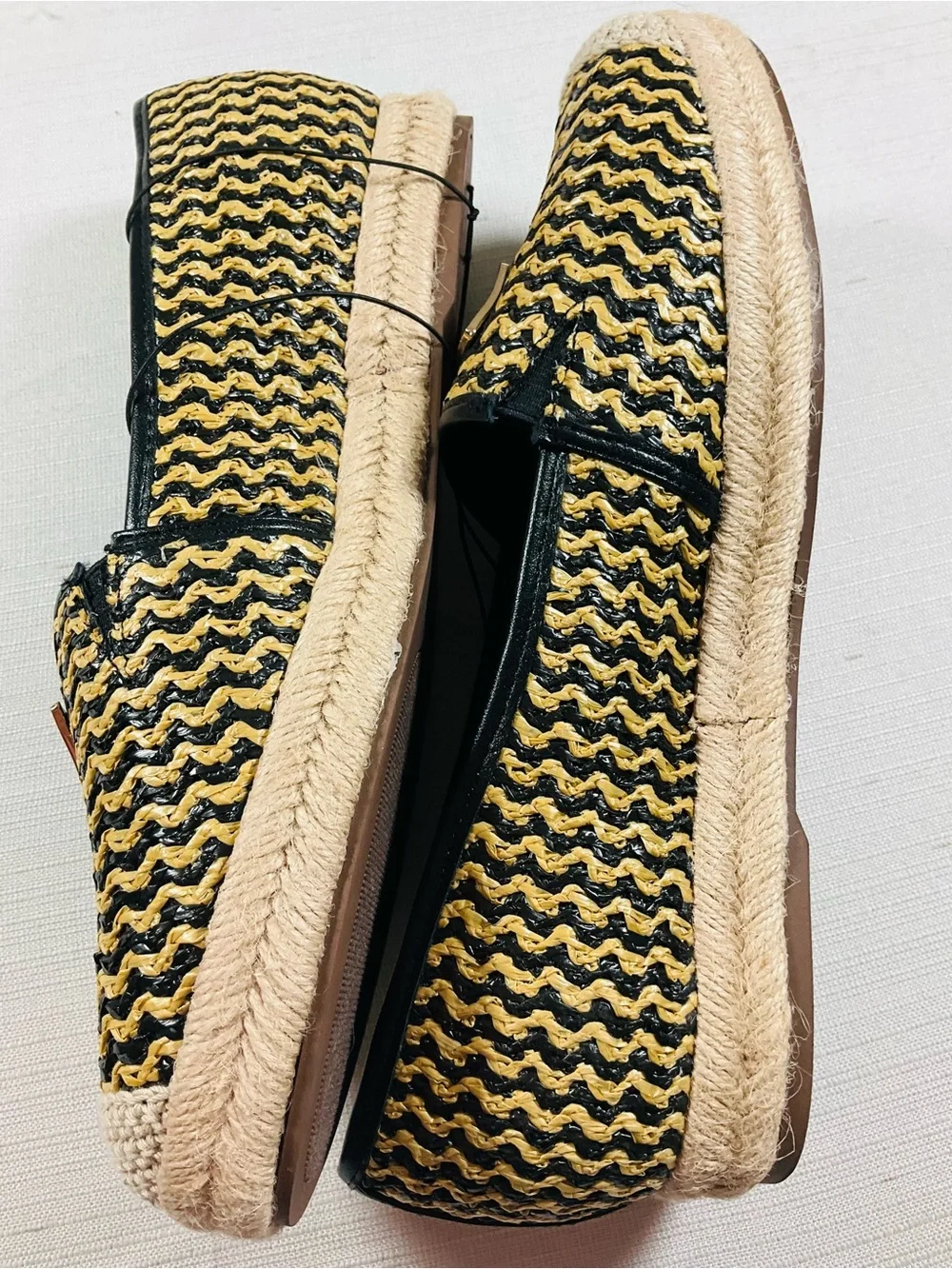 NEW GUESS Shiny Black Tan Gold Woven Jute Espadrille Slip-Ons Women’s Size 10
